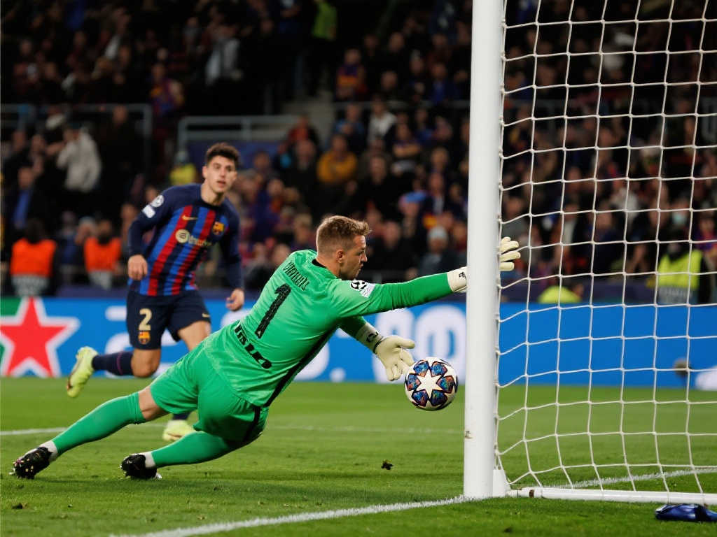 马卡:索默神扑力拒埃里克·加西亚,堪称欧冠最佳救球 马卡:索默神扑力拒埃里克·加西亚,堪称欧冠最佳救球